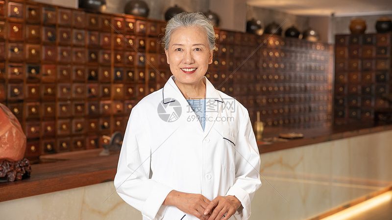 老年人艾灸馆加盟与自营：哪种模式更适合您的投资选择？**