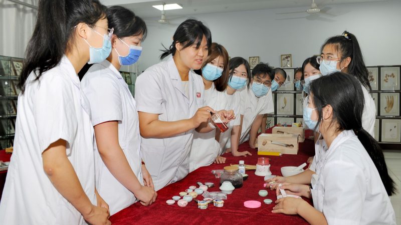 成都足疗按摩技师手法：揭秘传统技艺与现代实践